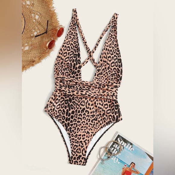 BNWT swimsuit from Shein size medium leopard cross cross one piece swimsuit - Picture 4 of 8